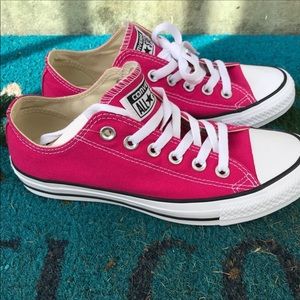 BRAND NEW PINK CONVERSE